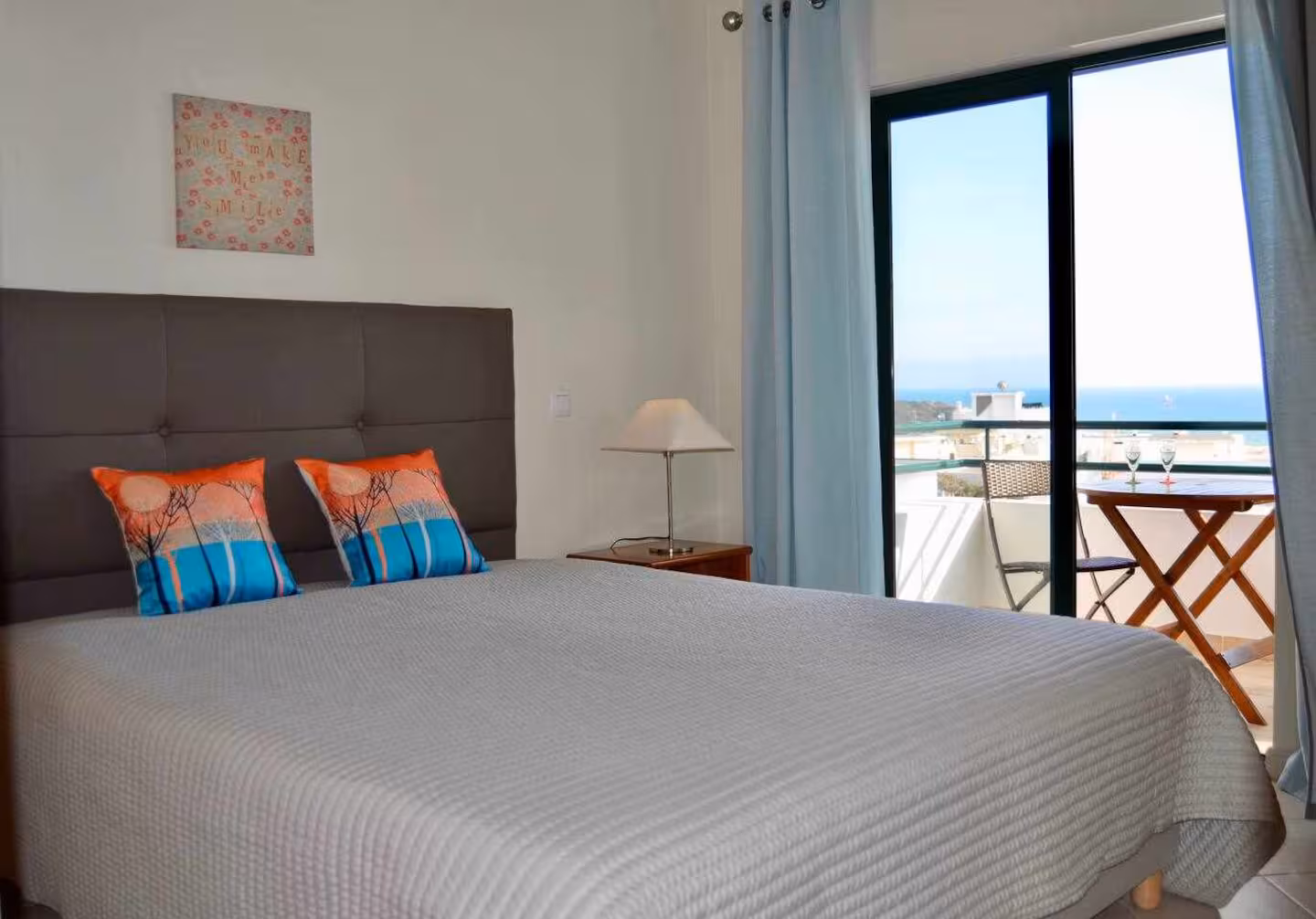 Quarto com cama de casal