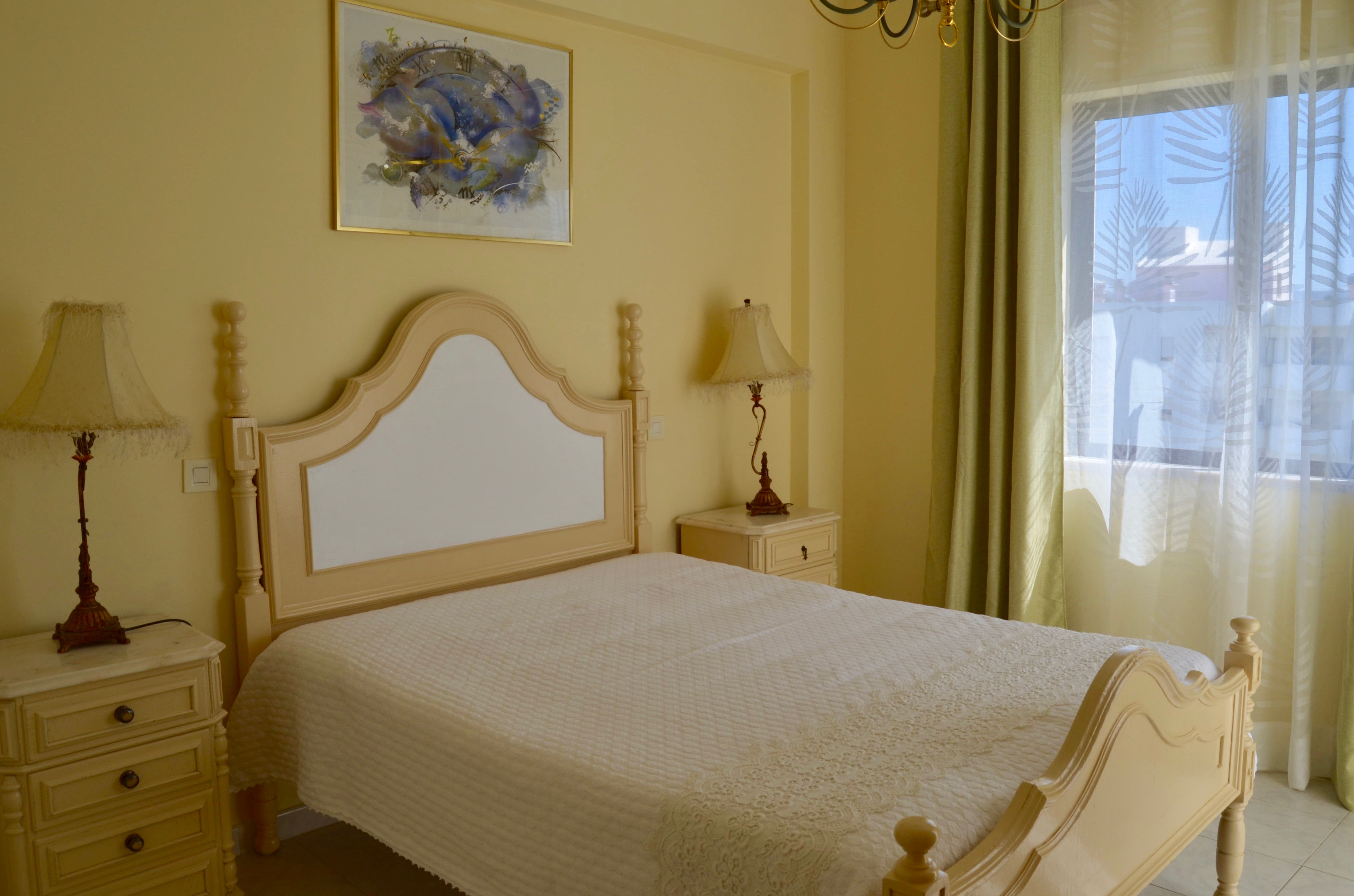 Segundo quarto com cama de casal