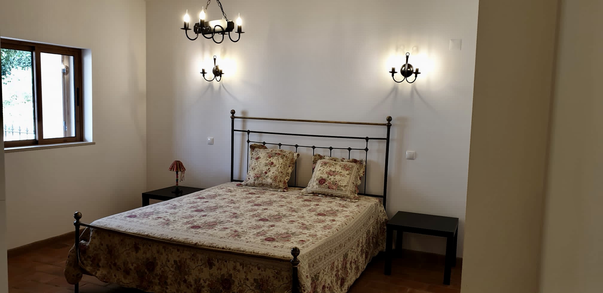 Quarto com cama de casal